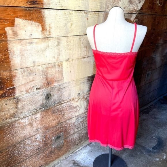 Vintage 60s Nylon Red Slip with Sheer Ruching and Lace Detailing Size 36 Medium - Picture 9 of 13